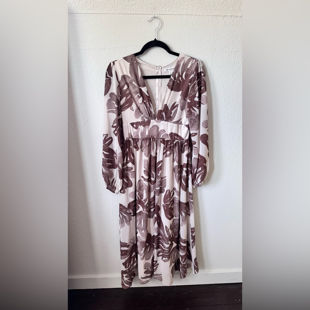 Ada Faye V-Neck Long Sleeve Floral Midi Dress in Mauve Cream